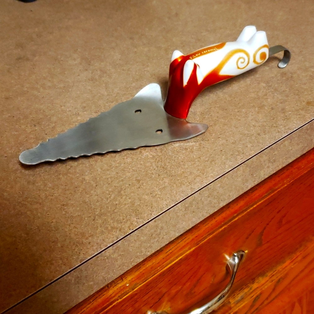 Pylones cake server